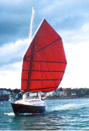 Marco Polo III (Teleport) merrily sailing along towards camera