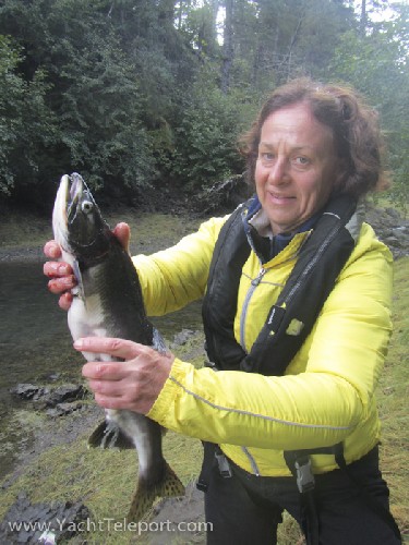 Jess\'s Mum Judith catches her first Salmon in Alaska!