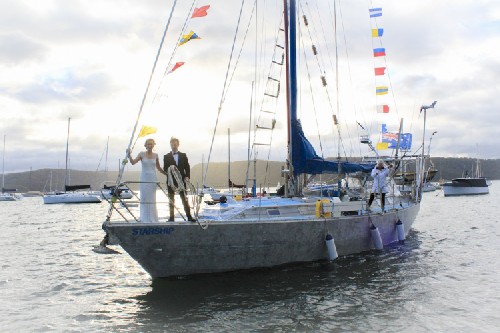 Chris & Jess arriving to their wedding reception on \'Starship\' - Click for full-size.